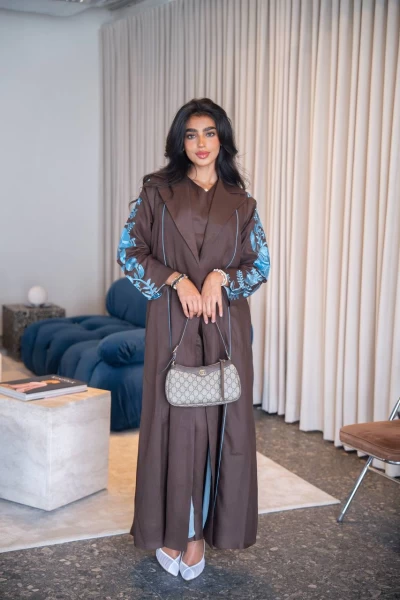 عباية بليزر باللون البني مع تطريز ، بخام لينن الطبيعي C:IB331 Brown
