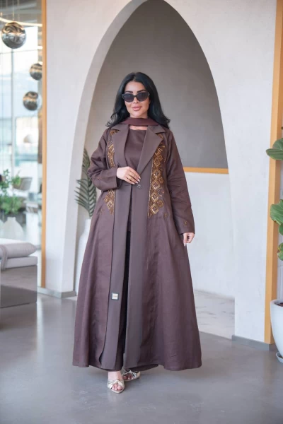عباية بليزر باللون البني بخام لينن مع كريب مع شك يدوي  C:IB323 Brown