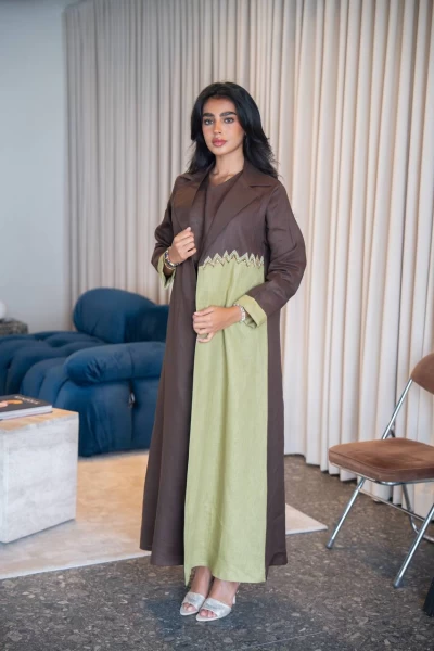 عباية بليزر باللون البني مع فستقي بخام لينن مع شك يدوي C:IB332