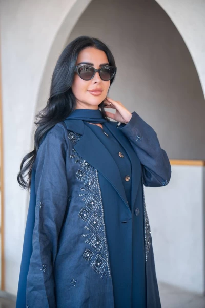 عباية بليزر باللون الكحلي بخام لينن مع كريب مع شك يدوي C:IB323 Navy