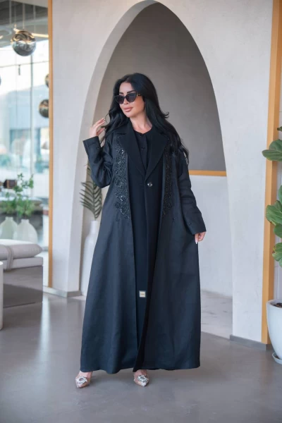 عباية بليزر باللون الاسود بخام لينن و كريب مع شك يدوي C:IB323 Black