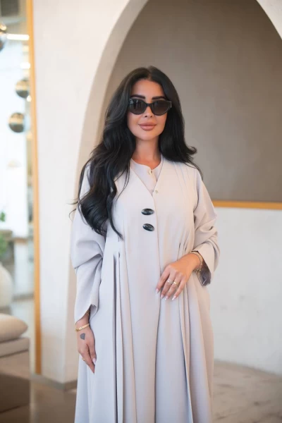 عباية بخام كريب باللون البيج مع كسرات C:IB324 Beige